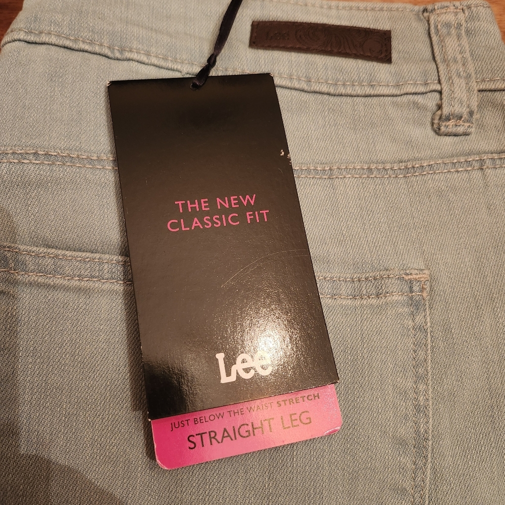 Lee Classic Fit Light Blue Jeans - Picture 4 of 15